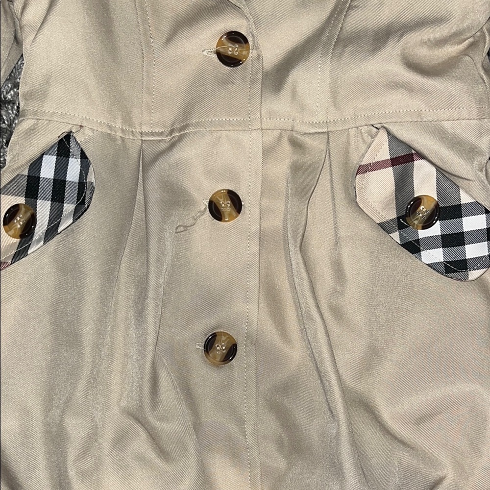 Burberry Tan and Black Raincoat with Classic Design - Picture 3 of 4